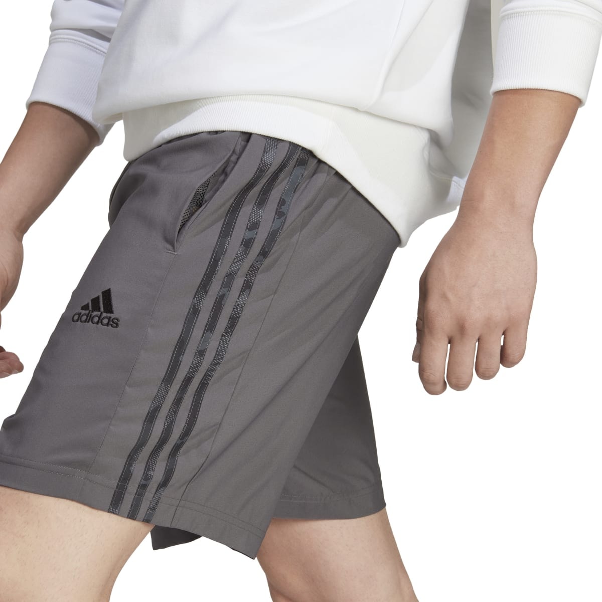 Short Adidas 3-Stripes Essentials Chelsea Masculino - Cinza