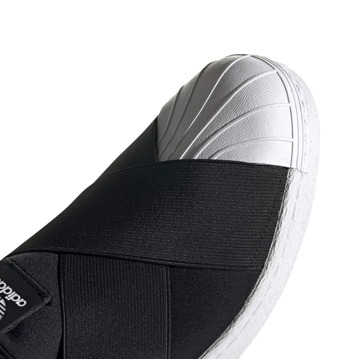 Slip on best sale adidas preto feminino