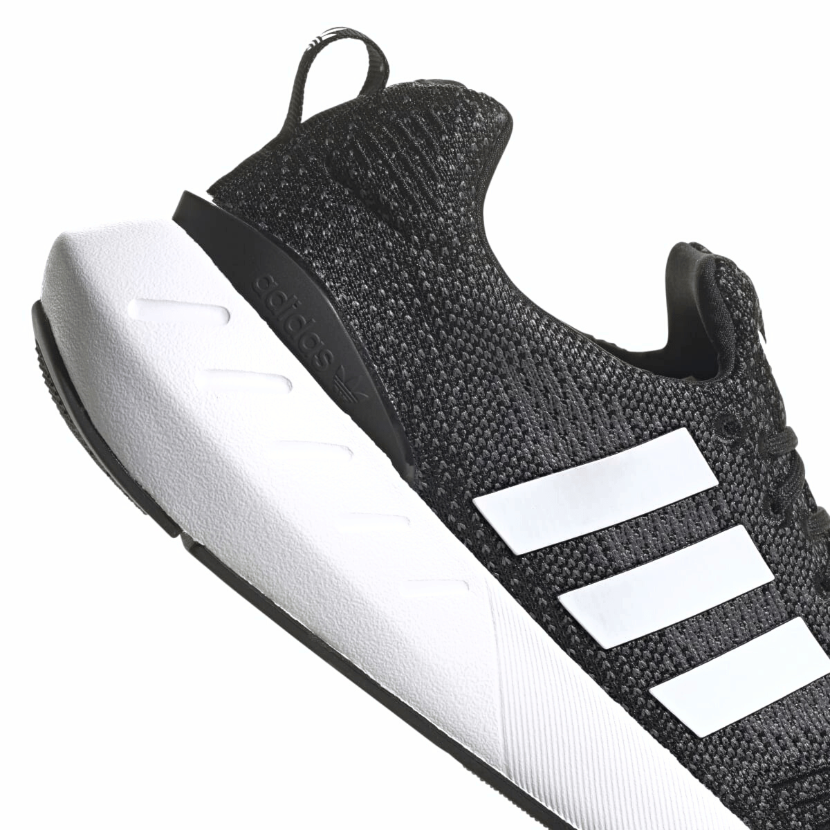 Sapato da adidas 2024 preto com branco