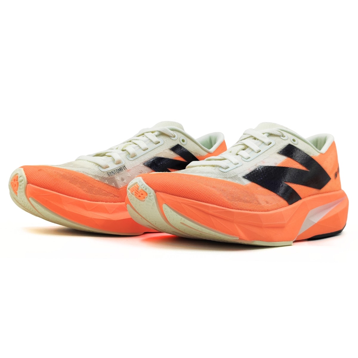 Tênis New Balance FuelCell Rebel V4 Feminino - Bege/Laranja