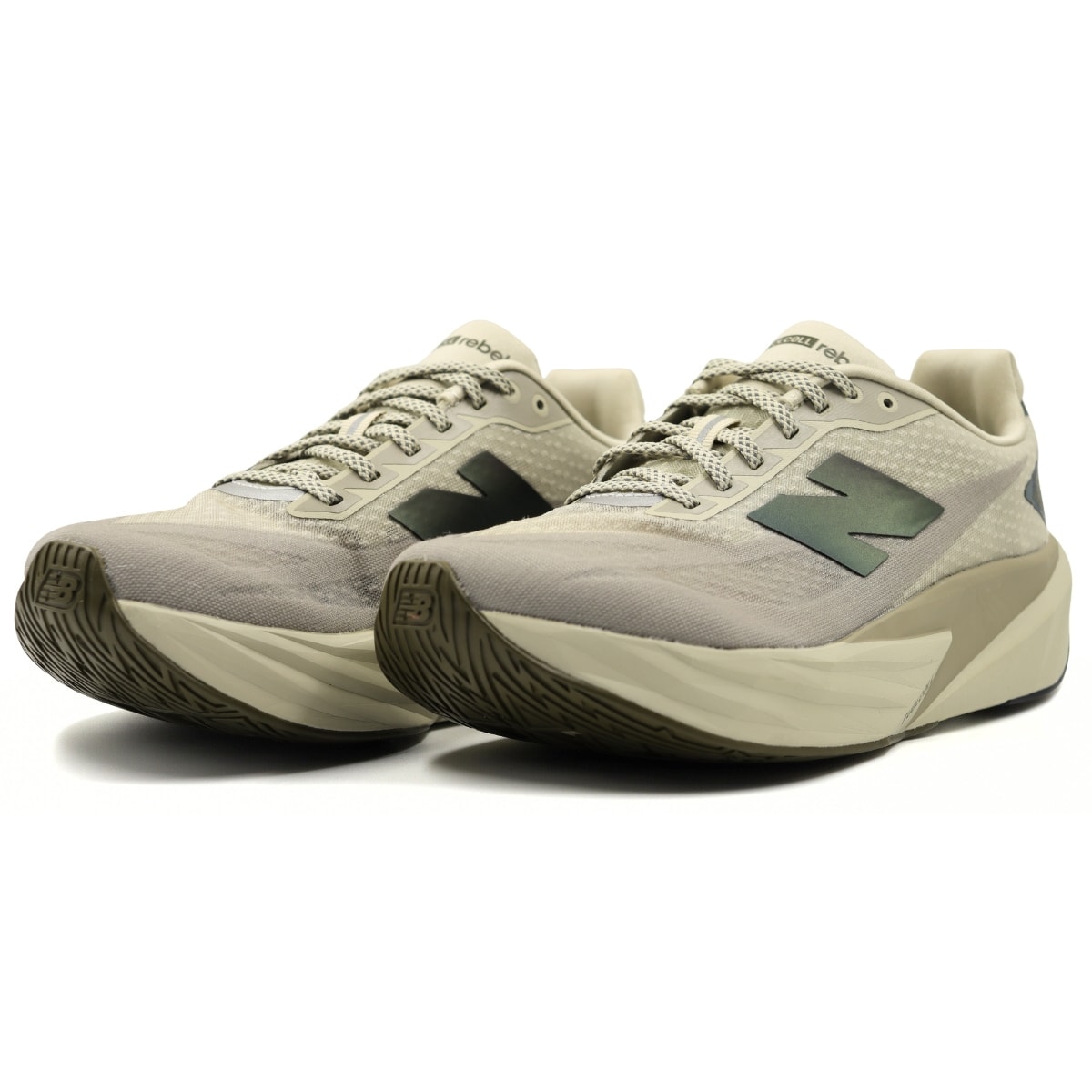 Tênis New Balance FuelCell Rebel V5 Masculino - Cinza/Roxo