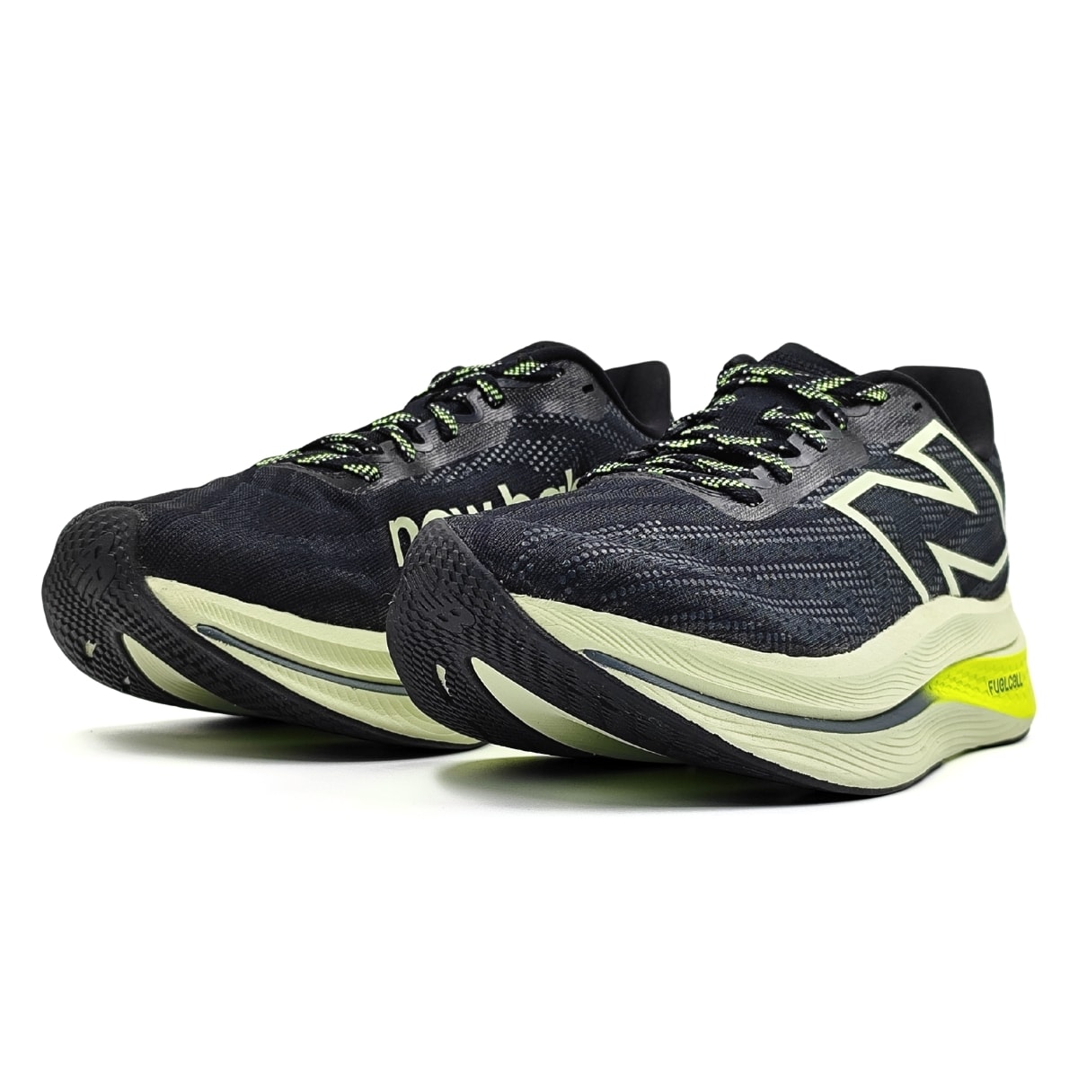 Tênis New Balance FuelCell Supercomp Trainer V2 Feminino - Preto/Verde