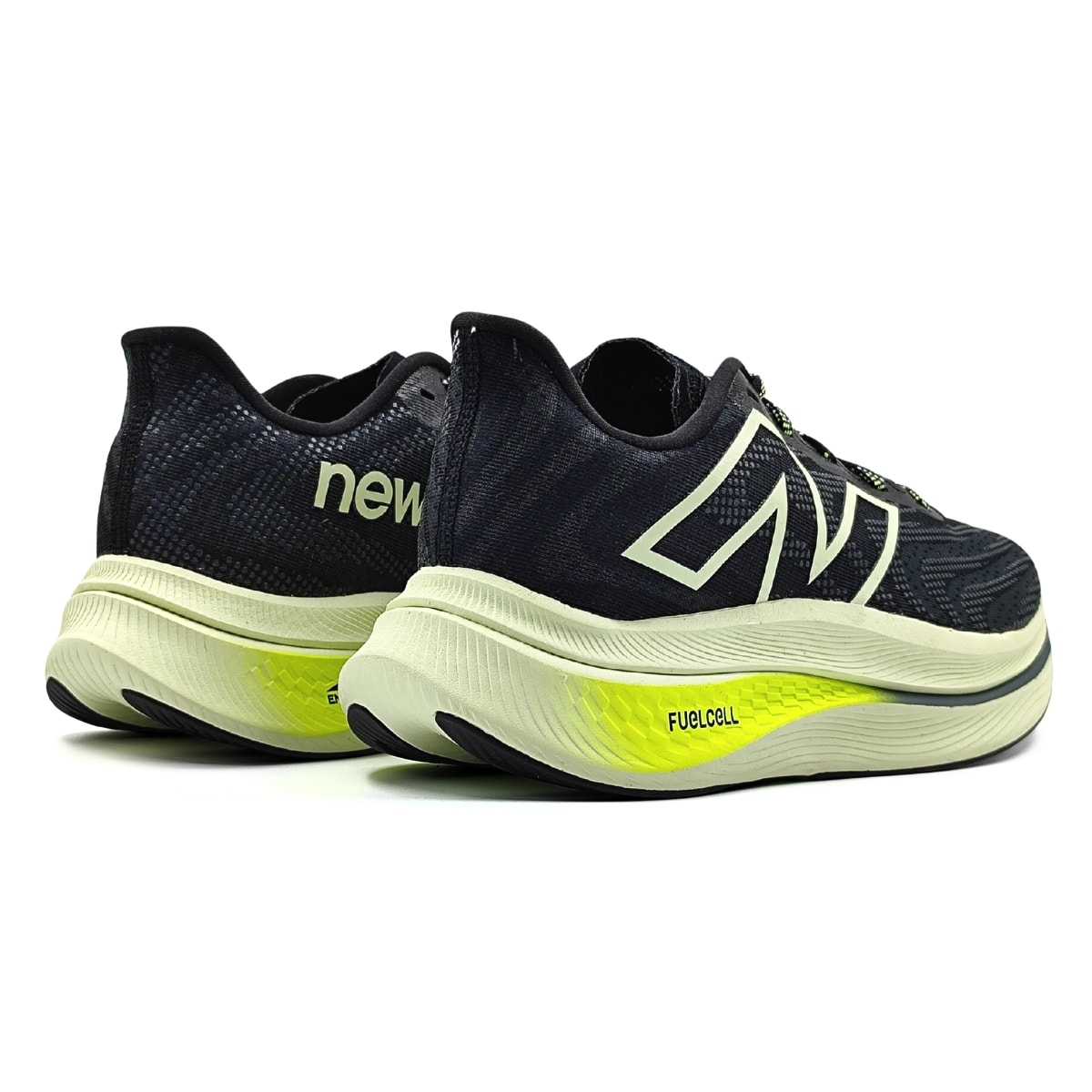 Tênis New Balance FuelCell Supercomp Trainer V2 Feminino - Preto/Verde